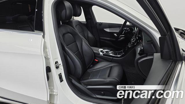Mercedes-Benz C-Class 2018 — photo 12