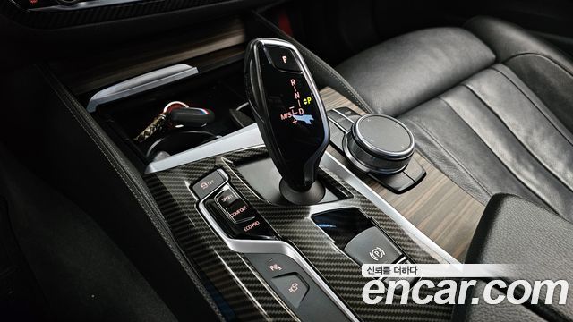BMW 5-Series 2017 — photo 9
