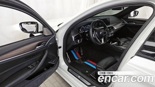 BMW 5-Series 2017 — photo 10