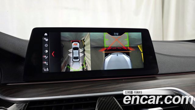 BMW 5-Series 2017 — photo 12