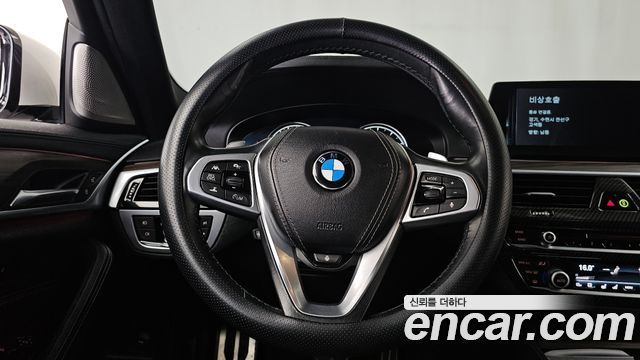 BMW 5-Series 2017 — photo 16