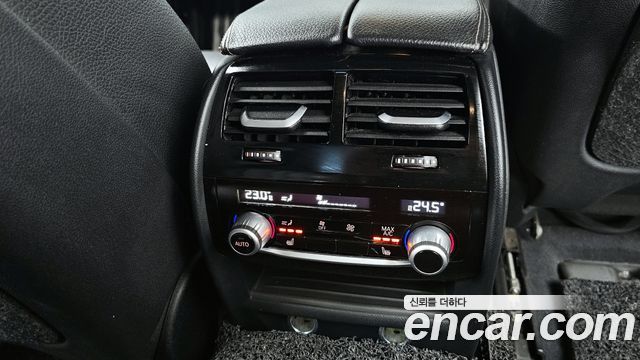 BMW 5-Series 2017 — photo 19