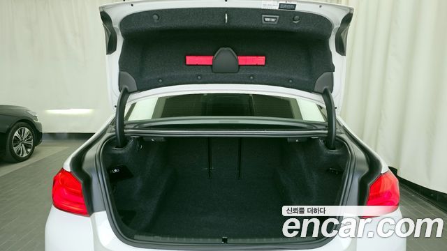 BMW 5-Series 2017 — photo 20