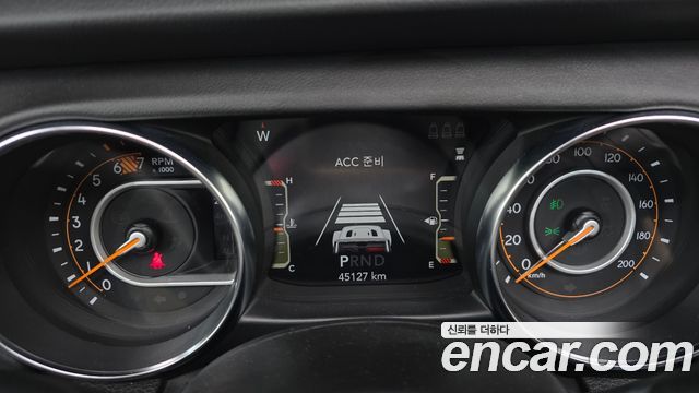 Jeep Wrangler 2022 — photo 11