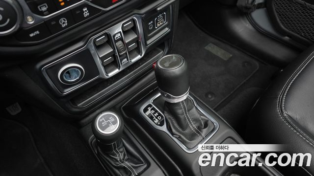 Jeep Wrangler 2022 — photo 12