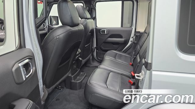 Jeep Wrangler 2022 — photo 17