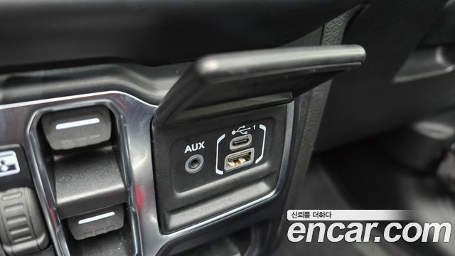 Jeep Wrangler 2022 — photo 18