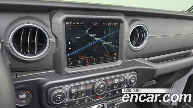 Jeep Wrangler 2022 — photo 19