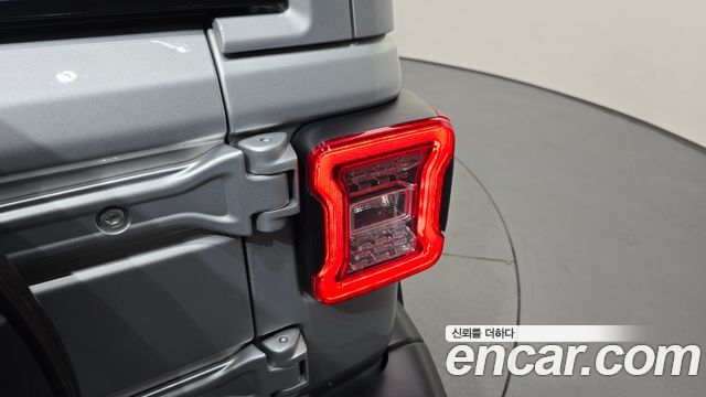 Jeep Wrangler 2022 — photo 9