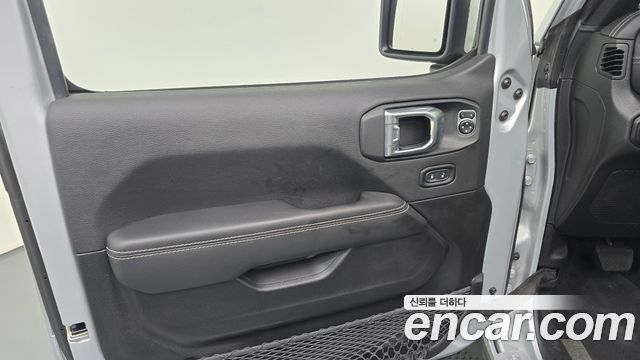 Jeep Wrangler 2022 — photo 14
