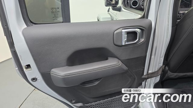 Jeep Wrangler 2022 — photo 15