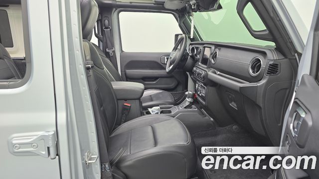 Jeep Wrangler 2022 — photo 16