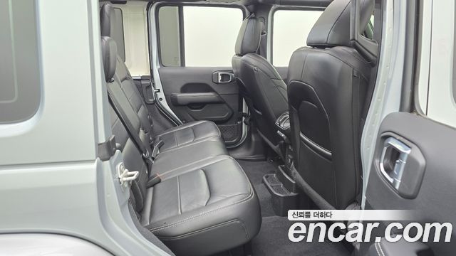Jeep Wrangler 2022 — photo 29