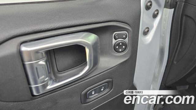 Jeep Wrangler 2022 — photo 34