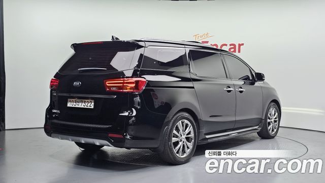 Kia Canival 2019 — photo 2