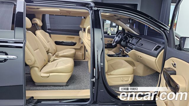Kia Canival 2019 — photo 17