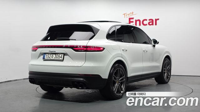 Porsche Cayenne 2022 — photo 2