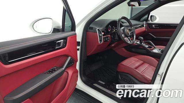 Porsche Cayenne 2022 — photo 13