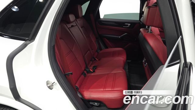Porsche Cayenne 2022 — photo 17