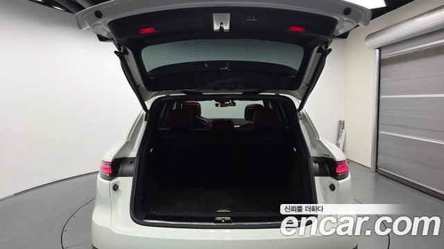 Porsche Cayenne 2022 — photo 26