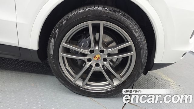 Porsche Cayenne 2022 — photo 7