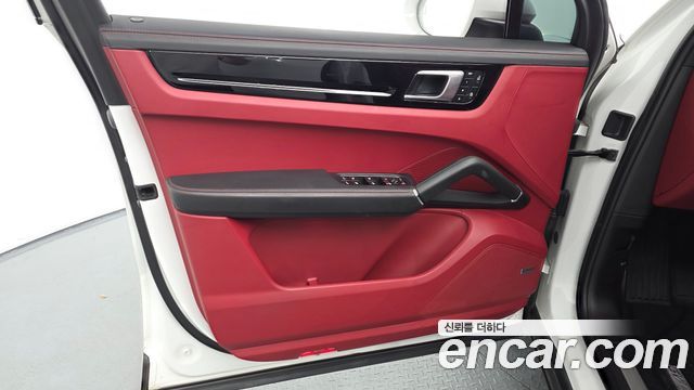 Porsche Cayenne 2022 — photo 14