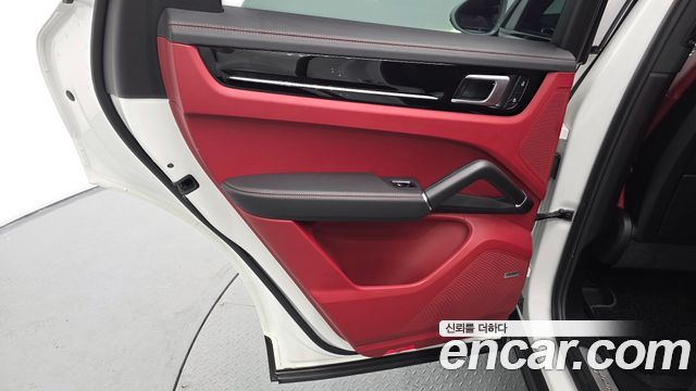 Porsche Cayenne 2022 — photo 15