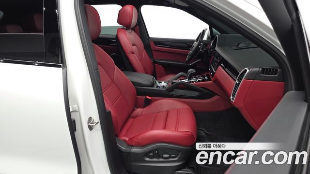 Porsche Cayenne 2022 — photo 16
