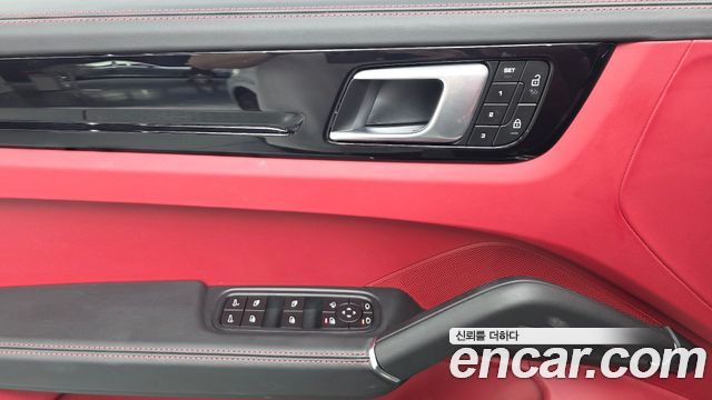 Porsche Cayenne 2022 — photo 28