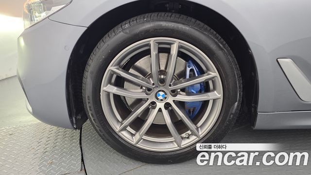BMW 5-Series 2018 — photo 5