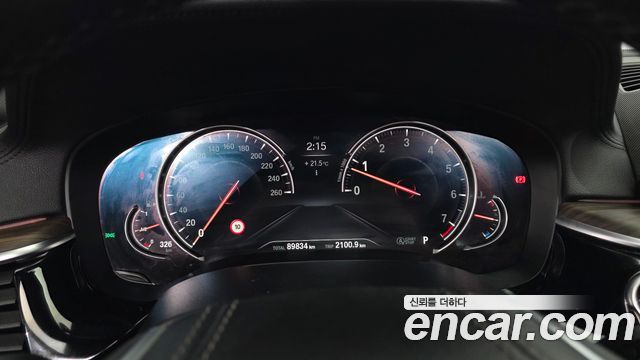 BMW 5-Series 2018 — photo 11