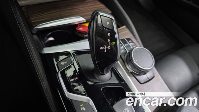 BMW 5-Series 2018 — photo 12