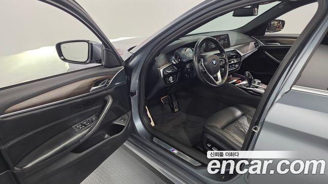 BMW 5-Series 2018 — photo 13