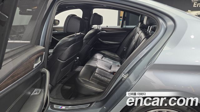 BMW 5-Series 2018 — photo 17