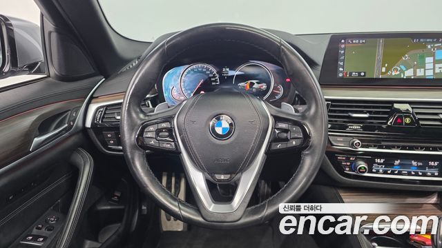 BMW 5-Series 2018 — photo 19