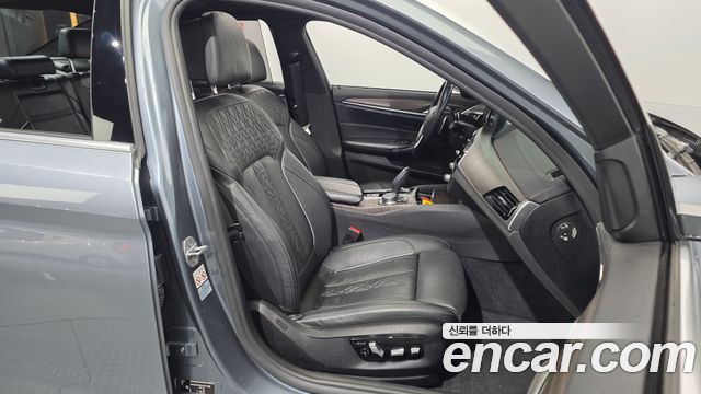 BMW 5-Series 2018 — photo 16