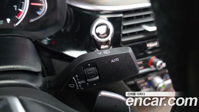 BMW 5-Series 2018 — photo 28