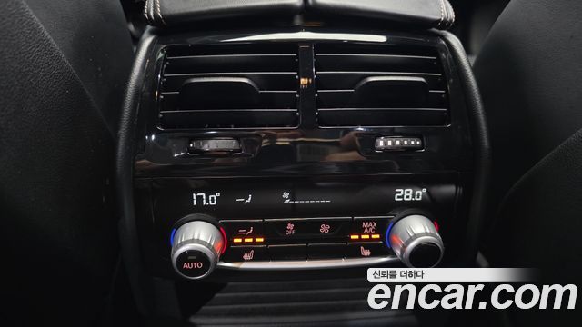 BMW 5-Series 2018 — photo 30