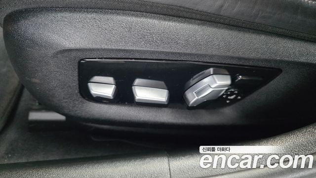 BMW 5-Series 2018 — photo 31