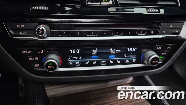 BMW 5-Series 2018 — photo 34