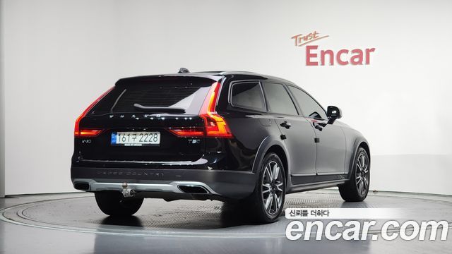 Volvo V90 2019 — photo 2