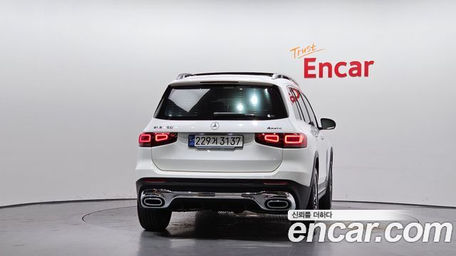 Mercedes-Benz GLB-Class 2023 — photo 4