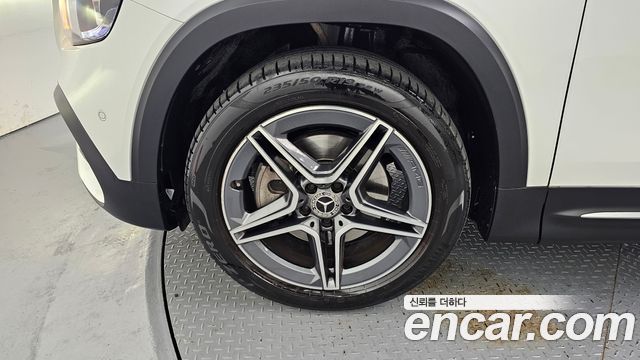 Mercedes-Benz GLB-Class 2023 — photo 5