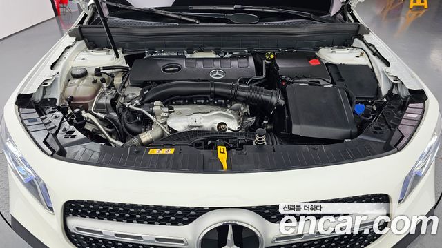 Mercedes-Benz GLB-Class 2023 — photo 6