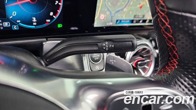 Mercedes-Benz GLB-Class 2023 — photo 12
