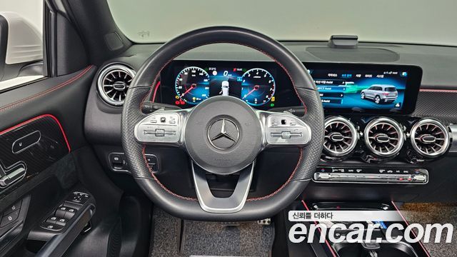 Mercedes-Benz GLB-Class 2023 — photo 18