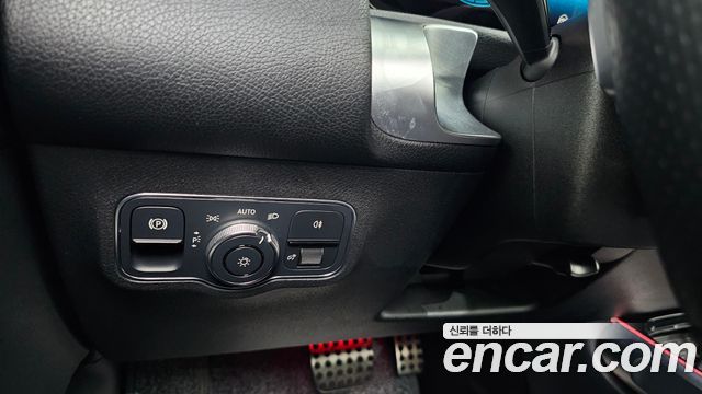 Mercedes-Benz GLB-Class 2023 — photo 22