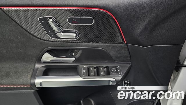 Mercedes-Benz GLB-Class 2023 — photo 23