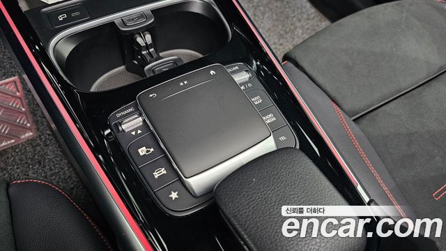 Mercedes-Benz GLB-Class 2023 — photo 24