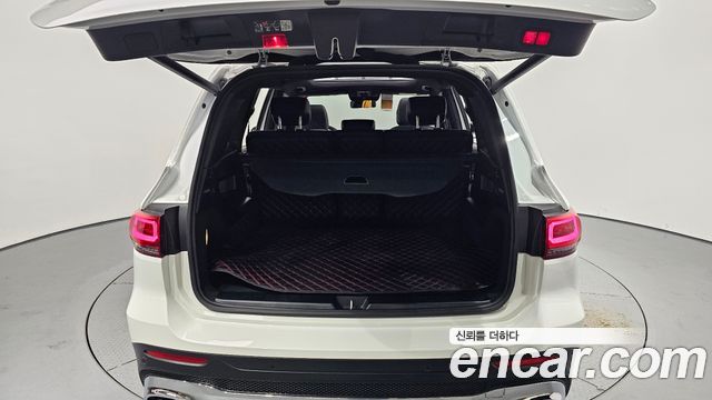 Mercedes-Benz GLB-Class 2023 — photo 26